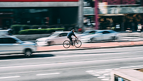 Motorist� versus bicyklist�