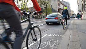 Motorist� versus bicyklist�