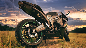 Tenisky Adidas a motorky Kawasaki Ninja