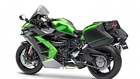 Nov� Kawasaki Ninja dost�vaj� pneu Battlax S22