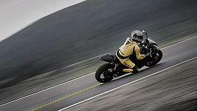 P�edstavujeme: Dunlop Qualifier Core