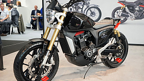 EICMA 2022: nejkr�sn�j�� motorkou je Ducati Diavel V4