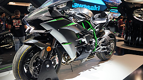 EICMA 2022: nejkr�sn�j�� motorkou je Ducati Diavel V4