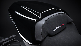 EICMA 2022: nejkr�sn�j�� motorkou je Ducati Diavel V4