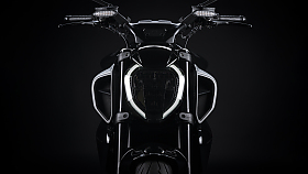 EICMA 2022: nejkr�sn�j�� motorkou je Ducati Diavel V4