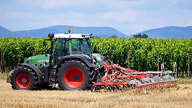 Obr na pol�ch: TractorMaster VF900/60R42