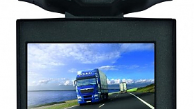 Kamera za oknem automobilu?