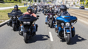 Harley��i zah�j� sez�nu v Pod�bradech